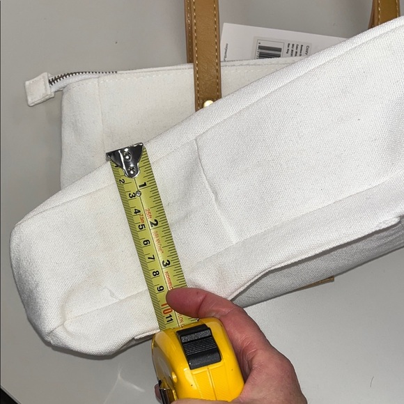 Cozy Earth white and Tan Tote Bag NWT / lined inside, large outer pocket OS - Picture 8 of 11